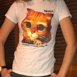 “Shrek” Puss in Boots universal studios t-shirt
